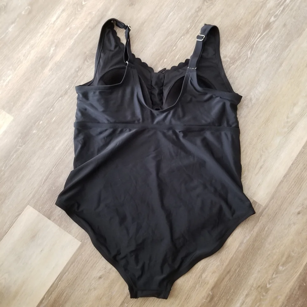 NWOT Kona Sol Black Scallop Edge One Piece Swimsuit Size 22 - Picture 4 of 7